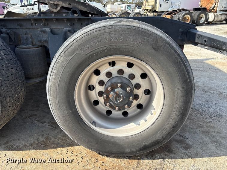 image for item YA1695 2019 International LT625 semi truck