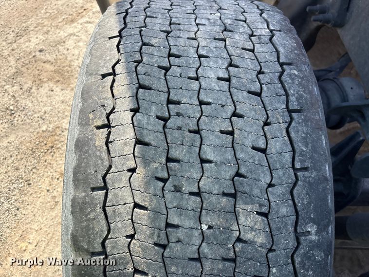 image for item YA1695 2019 International LT625 semi truck