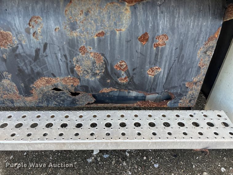 image for item YA1729 2017 Freightliner Cascadia semi truck