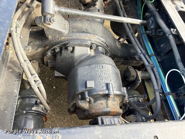 image for item YA1729 2017 Freightliner Cascadia semi truck