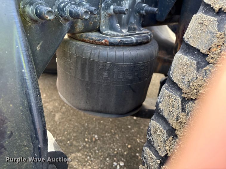 image for item YA1729 2017 Freightliner Cascadia semi truck