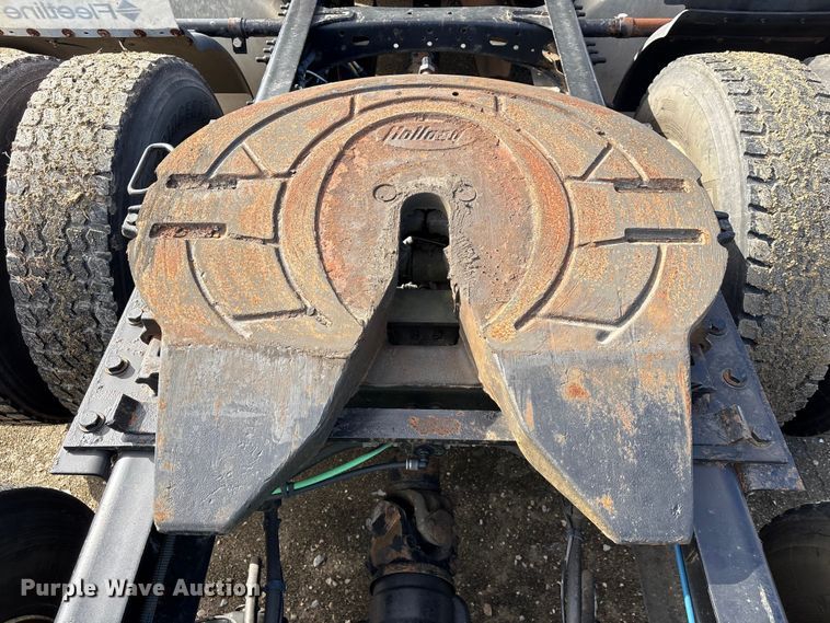 image for item YA1729 2017 Freightliner Cascadia semi truck