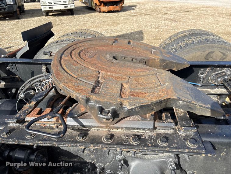 image for item YA1729 2017 Freightliner Cascadia semi truck