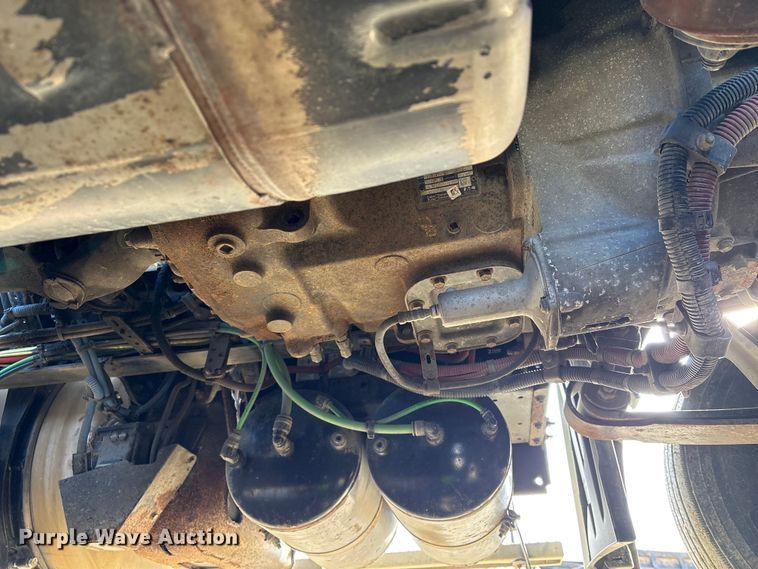 image for item YA1729 2017 Freightliner Cascadia semi truck