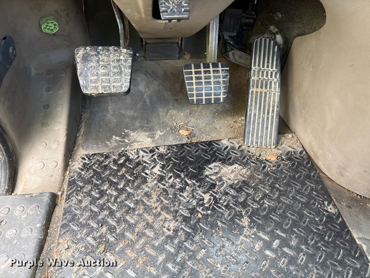 image for item YA1729 2017 Freightliner Cascadia semi truck