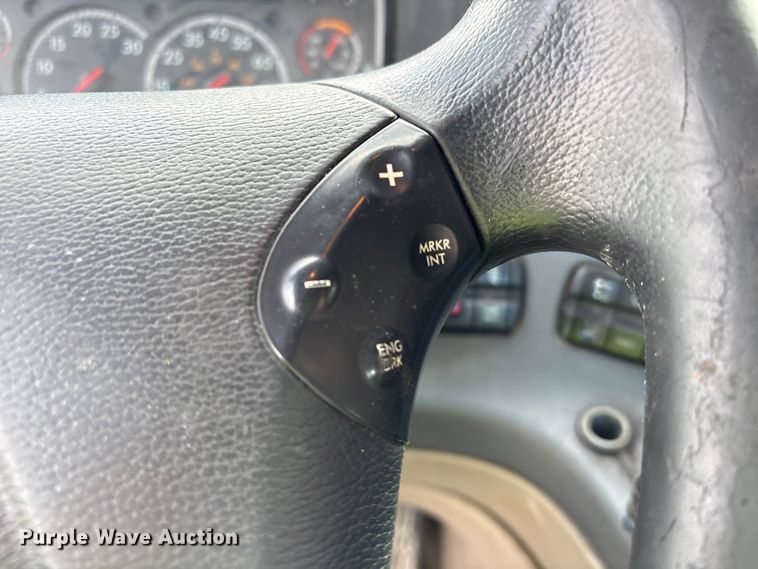 image for item YA1729 2017 Freightliner Cascadia semi truck