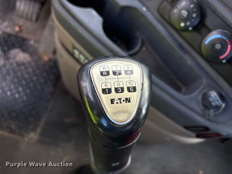 image for item YA1729 2017 Freightliner Cascadia semi truck