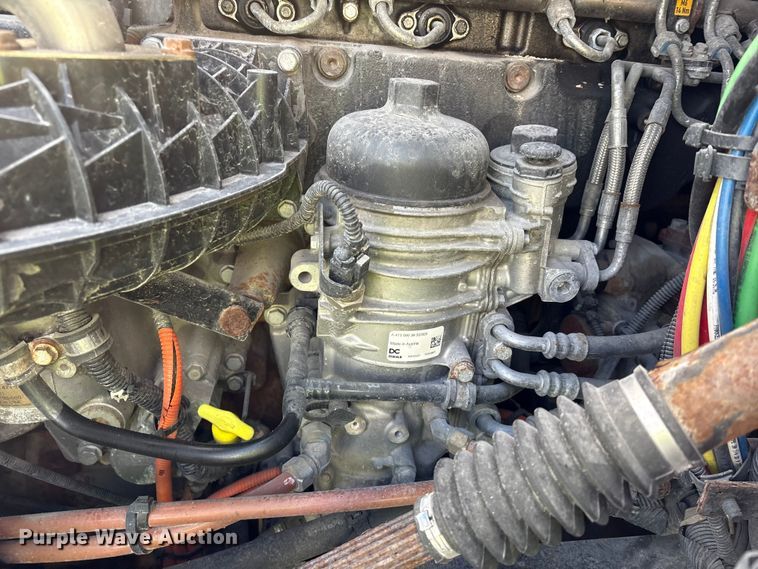 image for item YA1729 2017 Freightliner Cascadia semi truck