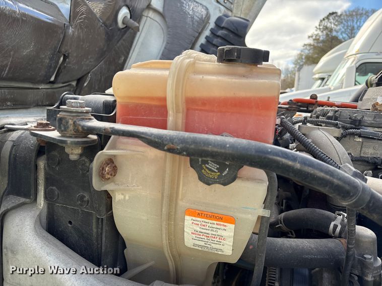 image for item YA1729 2017 Freightliner Cascadia semi truck