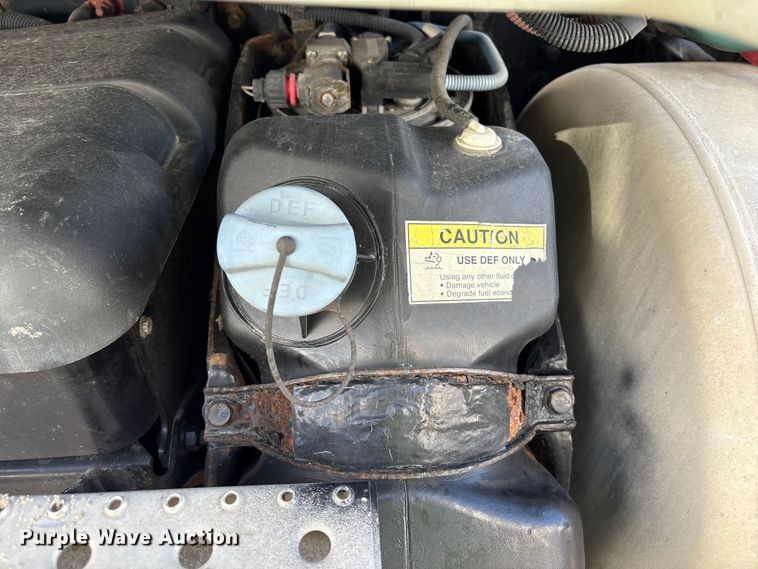 image for item YA1729 2017 Freightliner Cascadia semi truck