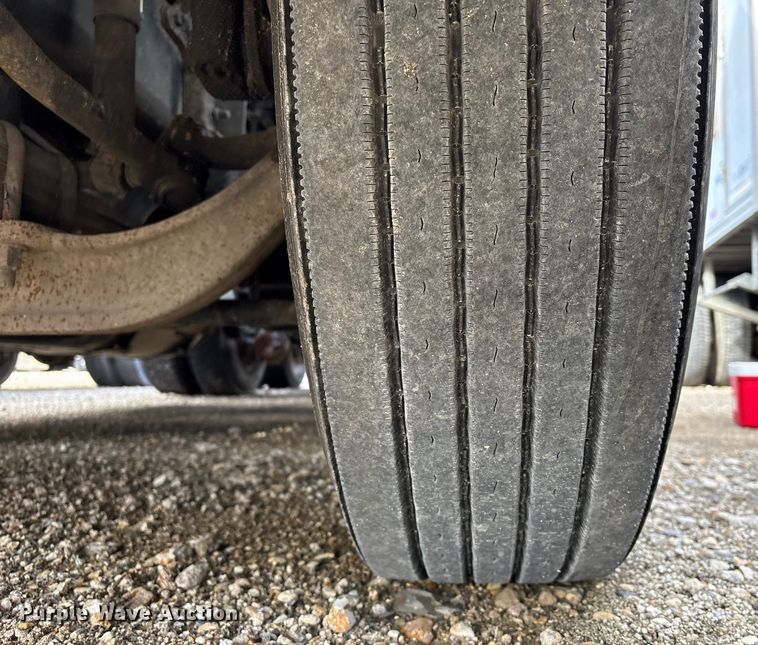 image for item YA1729 2017 Freightliner Cascadia semi truck