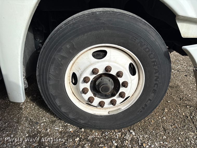 image for item YA1729 2017 Freightliner Cascadia semi truck