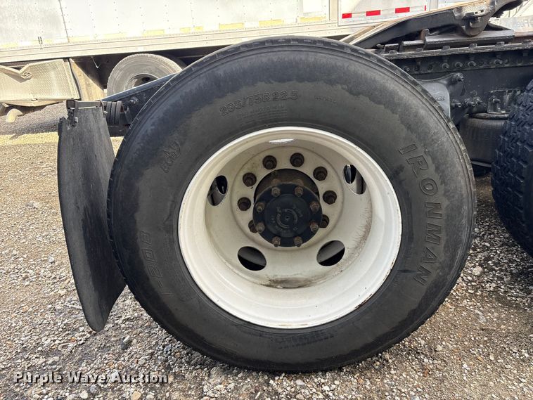 image for item YA1729 2017 Freightliner Cascadia semi truck