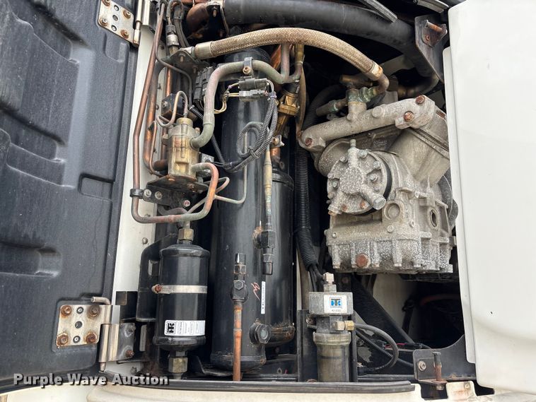 image for item YA1739 2023 Utility VS2RA refrigerated van trailer