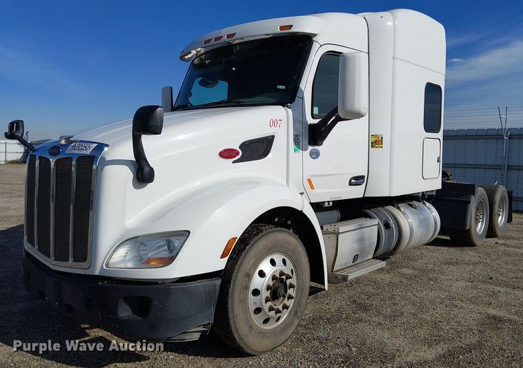 image for item YA1752 2018 Peterbilt 579 semi truck