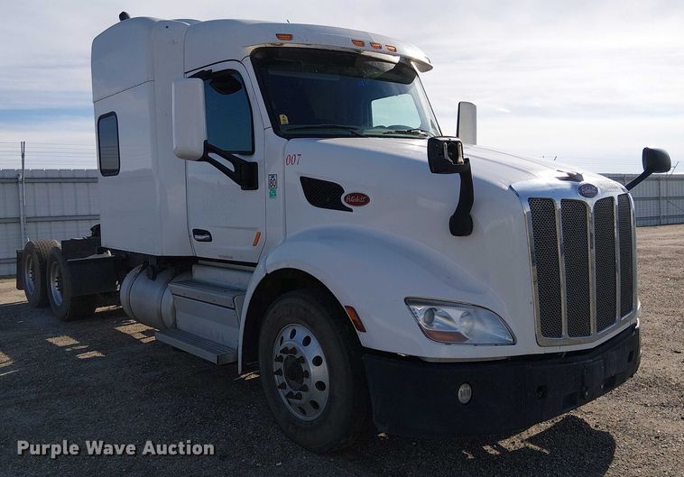 image for item YA1752 2018 Peterbilt 579 semi truck