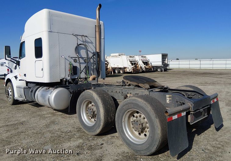 image for item YA1752 2018 Peterbilt 579 semi truck