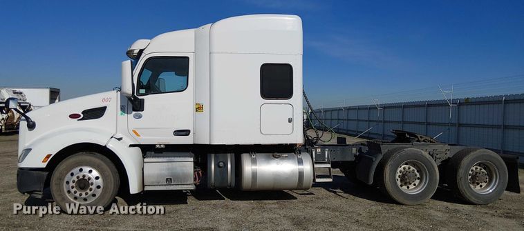 image for item YA1752 2018 Peterbilt 579 semi truck