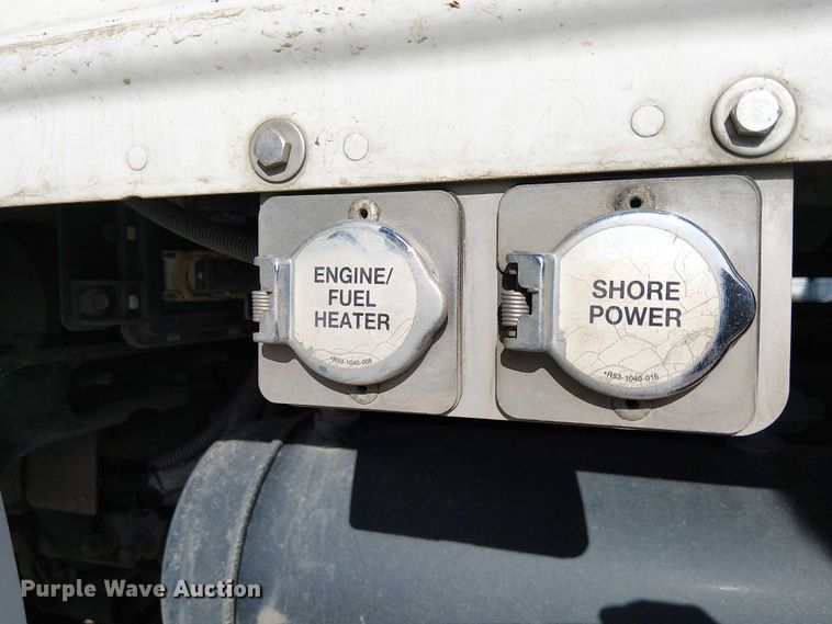 image for item YA1752 2018 Peterbilt 579 semi truck