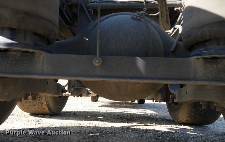 image for item YA1752 2018 Peterbilt 579 semi truck