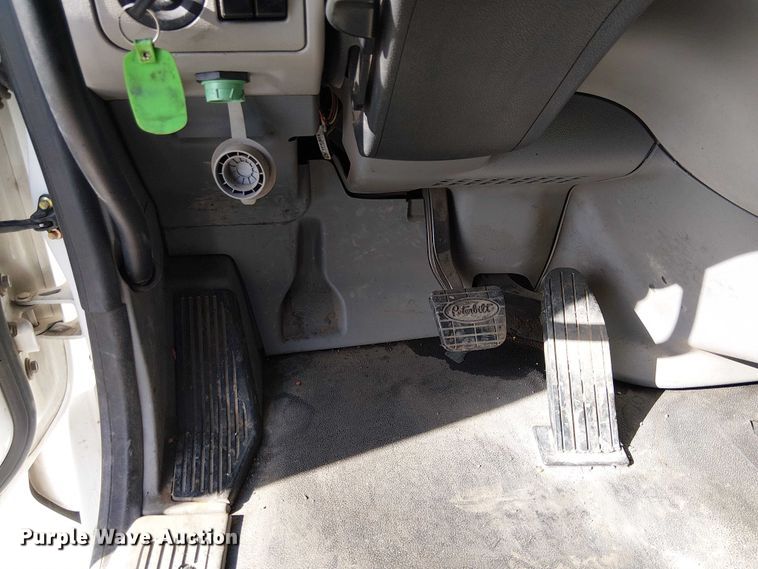 image for item YA1752 2018 Peterbilt 579 semi truck