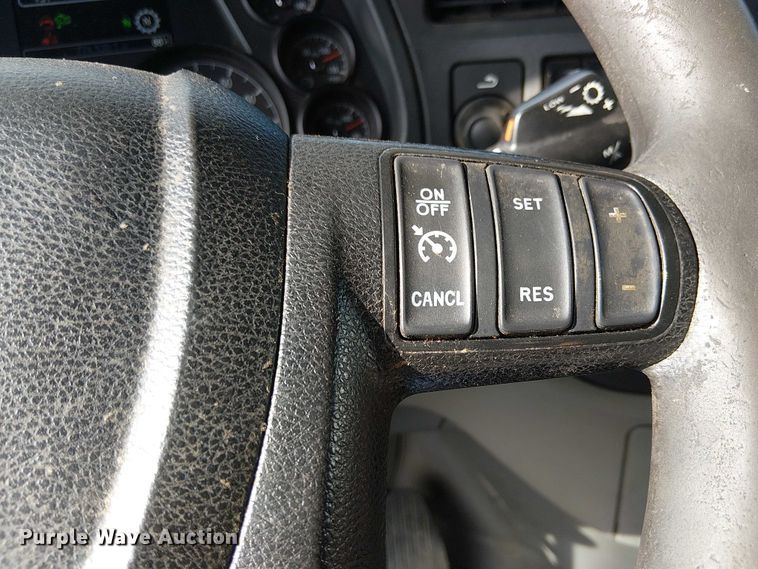 image for item YA1752 2018 Peterbilt 579 semi truck