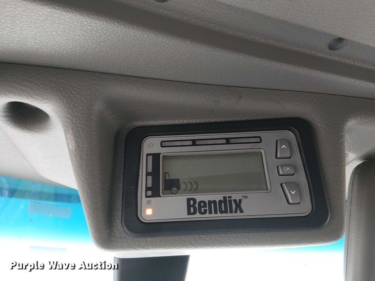 image for item YA1752 2018 Peterbilt 579 semi truck