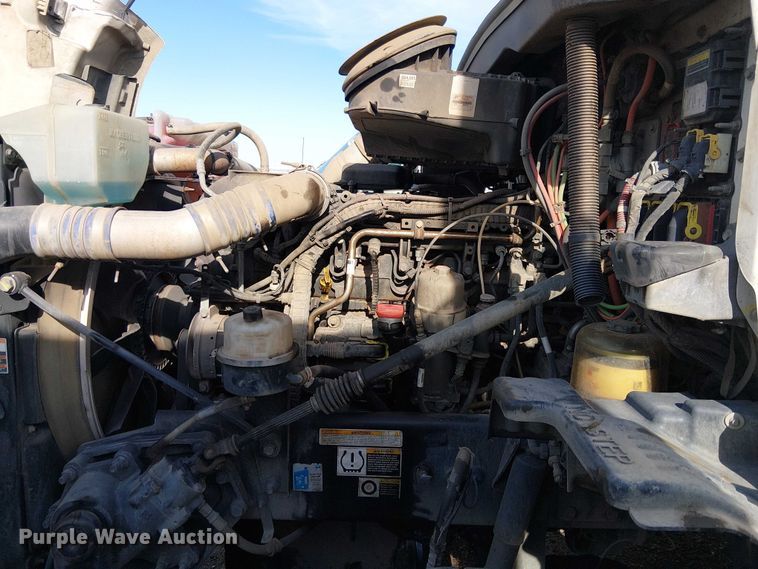 image for item YA1752 2018 Peterbilt 579 semi truck