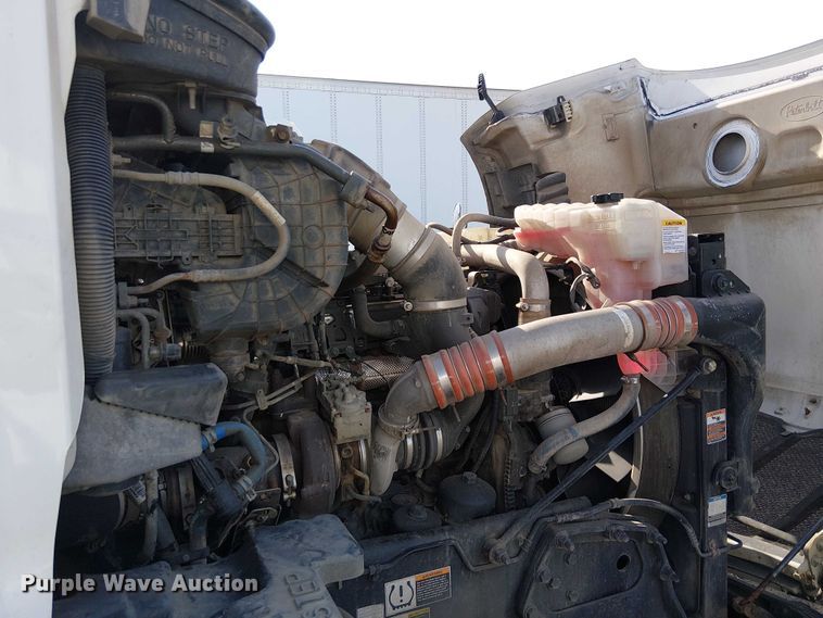 image for item YA1752 2018 Peterbilt 579 semi truck