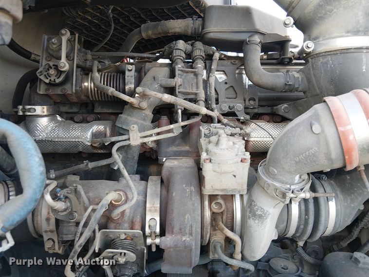 image for item YA1752 2018 Peterbilt 579 semi truck