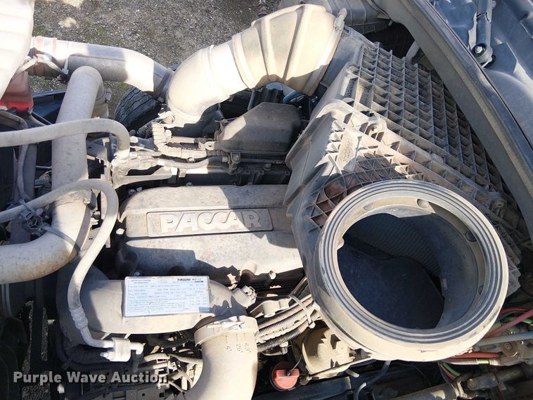 image for item YA1752 2018 Peterbilt 579 semi truck