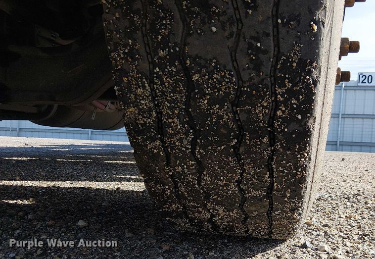 image for item YA1752 2018 Peterbilt 579 semi truck