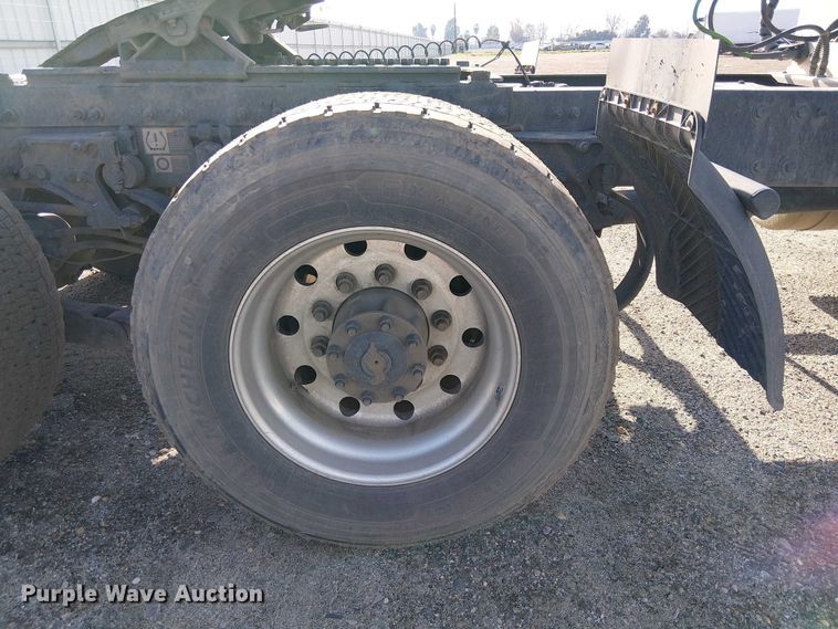 image for item YA1752 2018 Peterbilt 579 semi truck