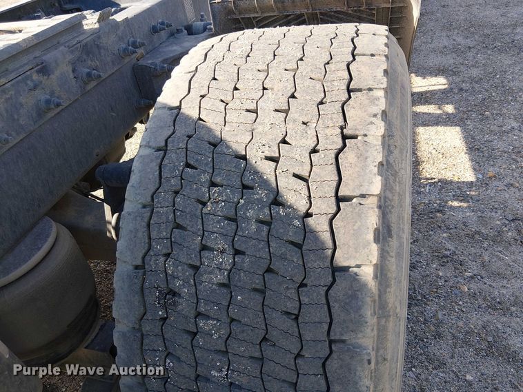 image for item YA1752 2018 Peterbilt 579 semi truck