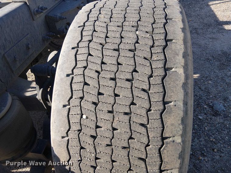 image for item YA1752 2018 Peterbilt 579 semi truck