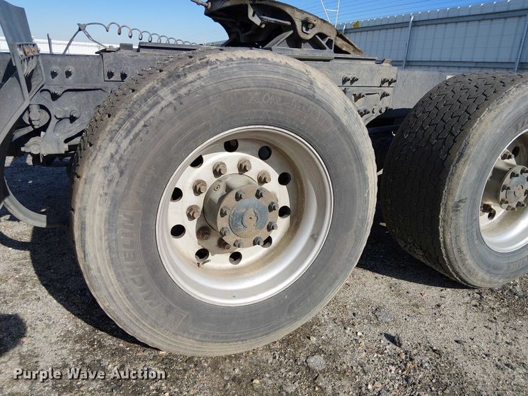 image for item YA1752 2018 Peterbilt 579 semi truck