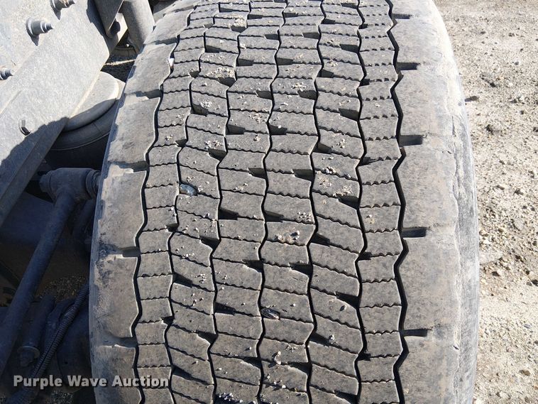 image for item YA1752 2018 Peterbilt 579 semi truck