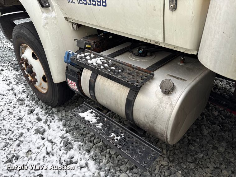 image for item YA1755 2016 International 4300 box truck