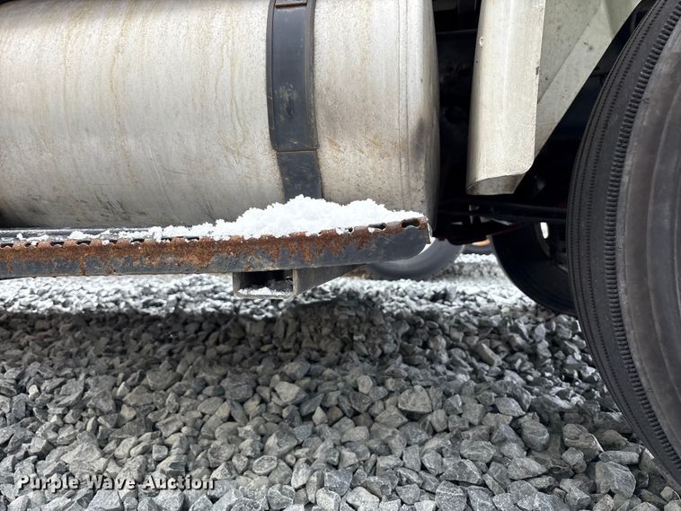 image for item YA1755 2016 International 4300 box truck