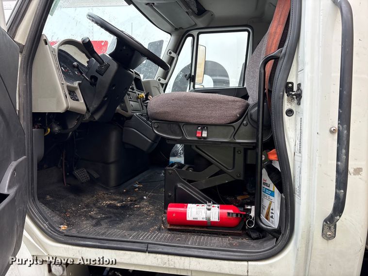 image for item YA1755 2016 International 4300 box truck