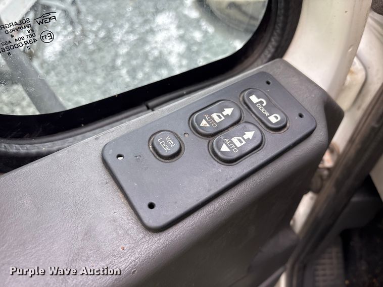 image for item YA1755 2016 International 4300 box truck