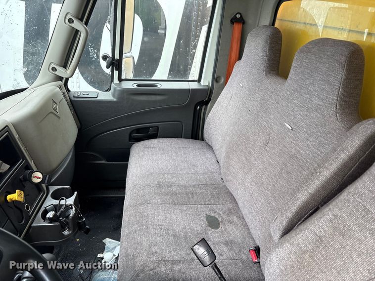 image for item YA1755 2016 International 4300 box truck