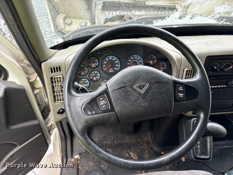 image for item YA1755 2016 International 4300 box truck