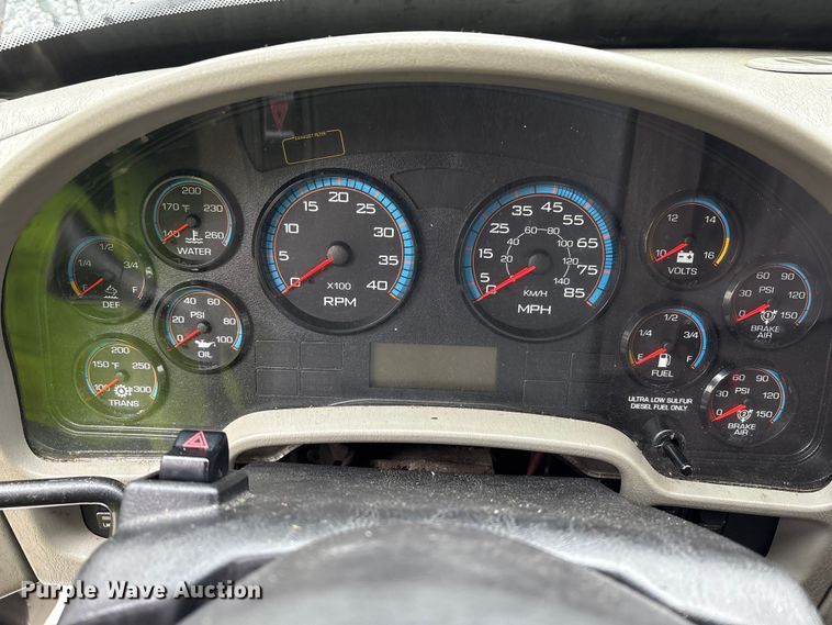 image for item YA1755 2016 International 4300 box truck