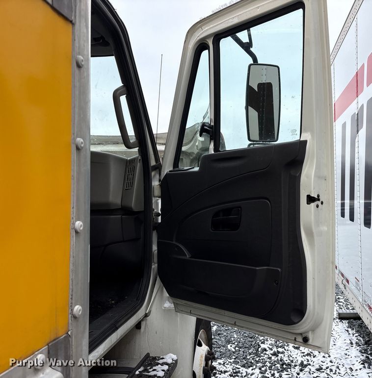 image for item YA1755 2016 International 4300 box truck