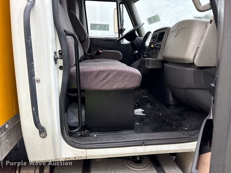 image for item YA1755 2016 International 4300 box truck