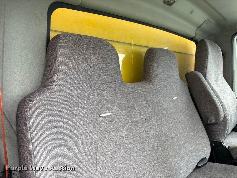 image for item YA1755 2016 International 4300 box truck