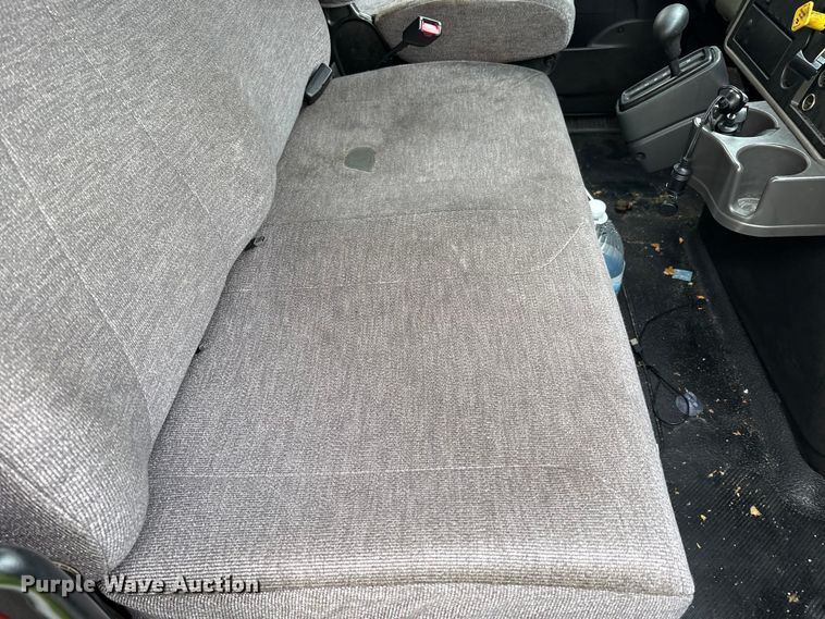 image for item YA1755 2016 International 4300 box truck