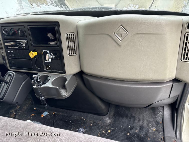 image for item YA1755 2016 International 4300 box truck