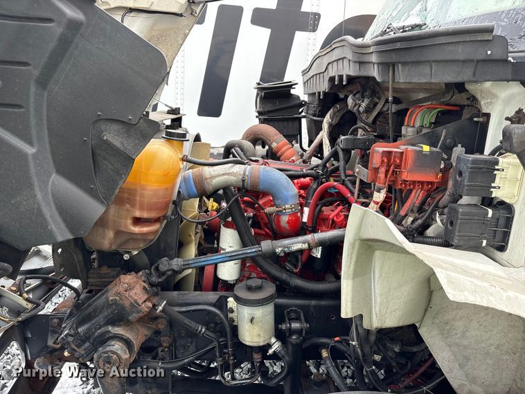 image for item YA1755 2016 International 4300 box truck